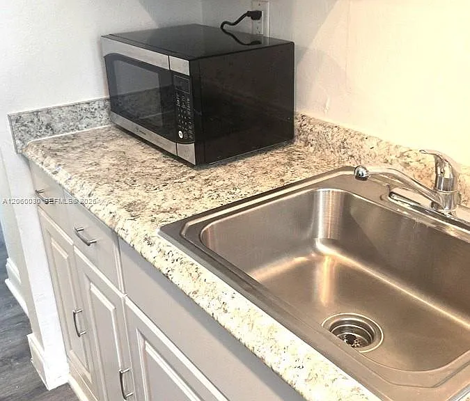 7720 Harding Ave #9 — Photo 4