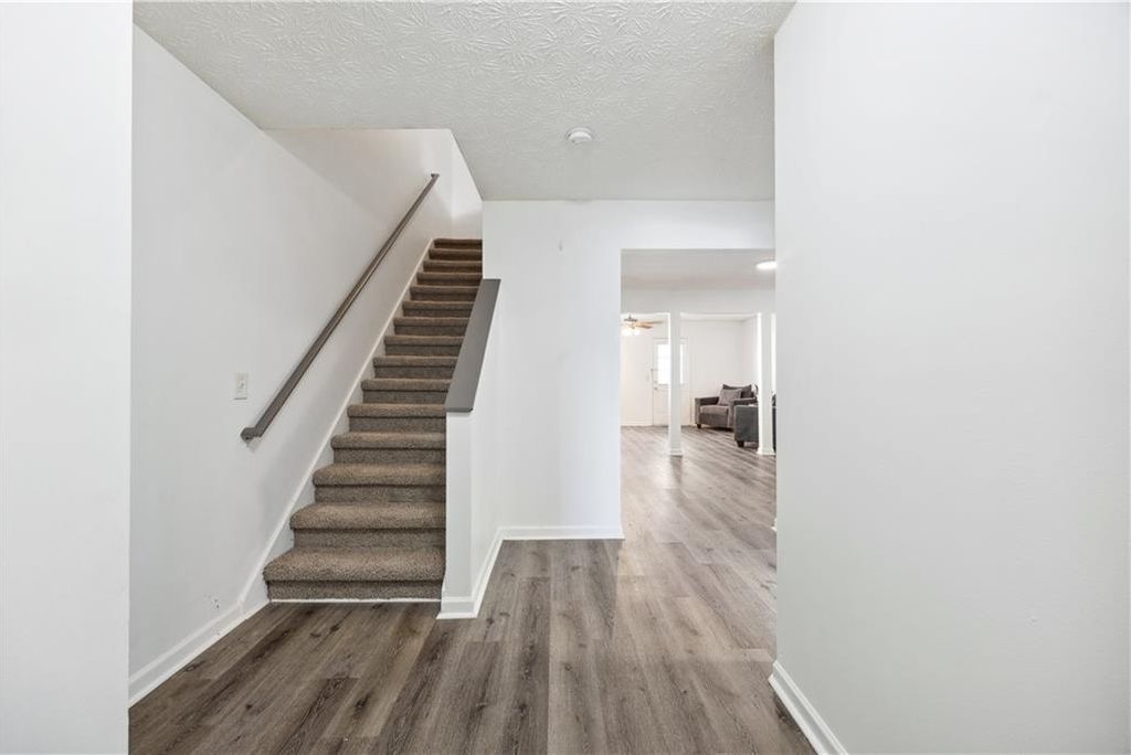 5547 Strathmoor Manor Cir, Lithonia, GA - View 3