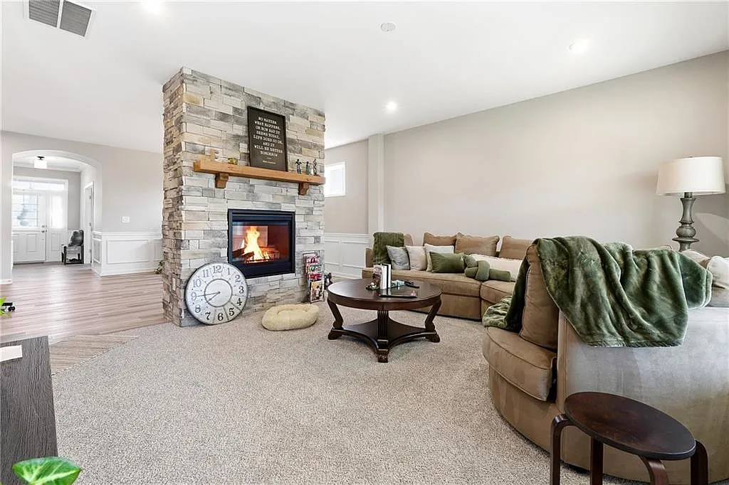 2 bed, 2.0 bath, 1758 sqft, $2,995 — Photo 1