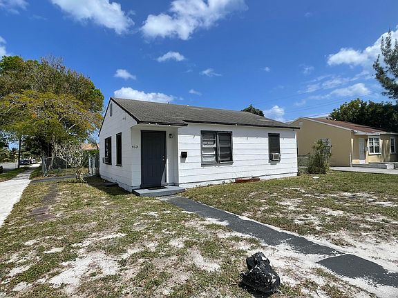 3rd image of 4614 Pinewood Avenue