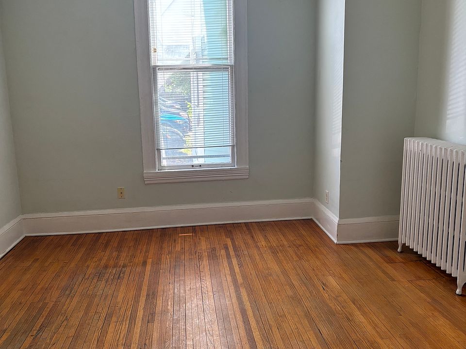 1st image of 2429 1st Ave S #10