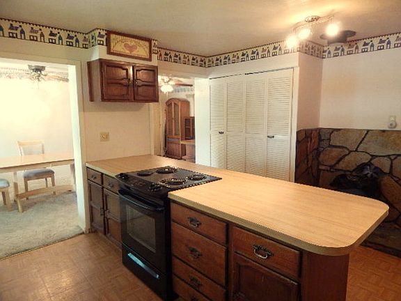 4th image of 3615 E Geneva Dr