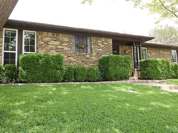 3rd image of 1933 Lakeshore Dr