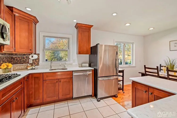 100 S Hyde Ave photo 1