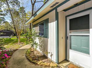 10 Raccoon Ln, Spring, TX 77380