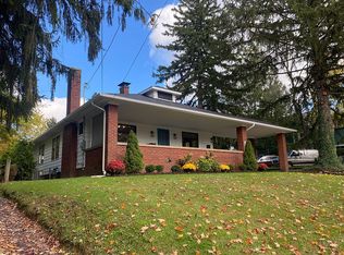 299 E Washington St, Chagrin Falls, OH 44022