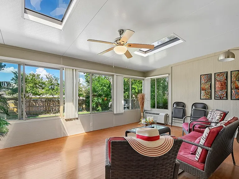 916 Moon Glow Dr — Photo 2