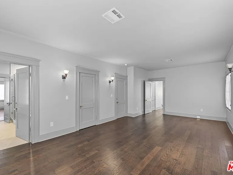 344 S Kingsley Dr — Photo 22
