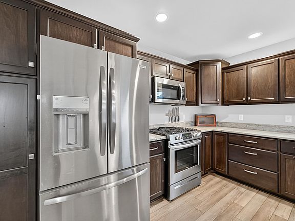 4th image of 1208 Merry Blossom Ln