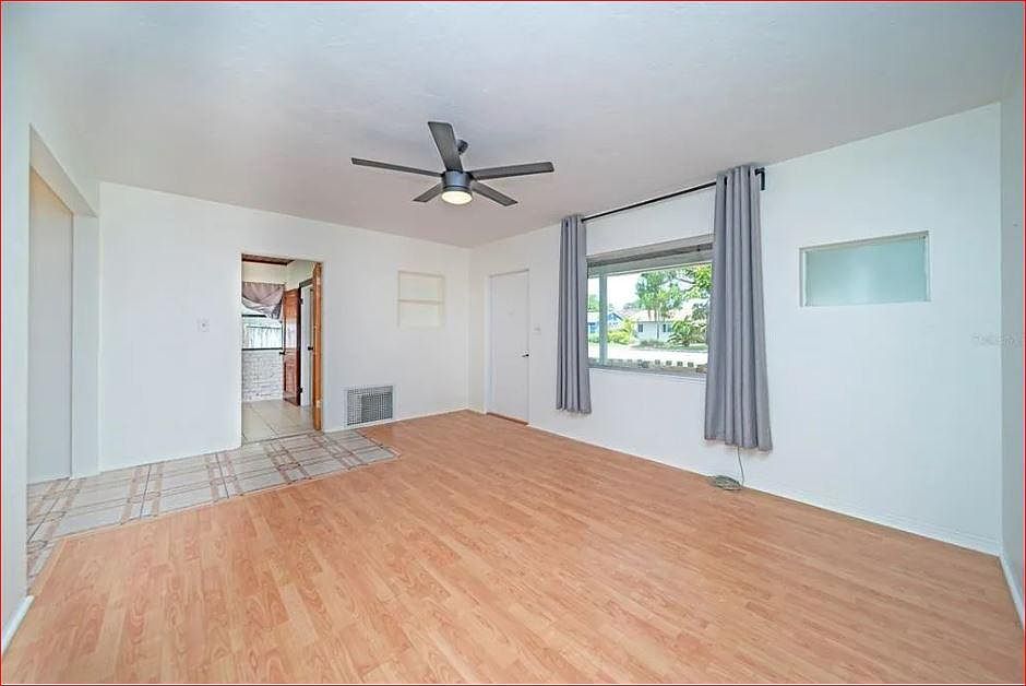 1st image of 170 40th Ave NE