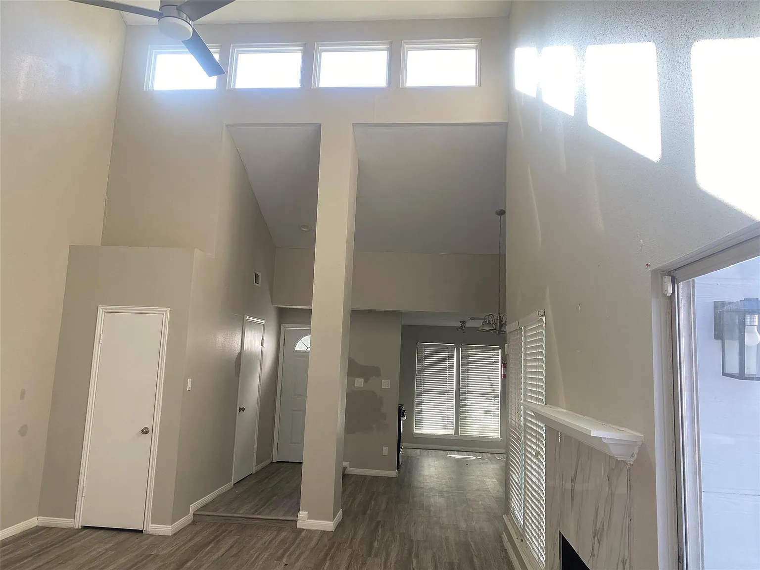 3 bed, 2.0 bath, 1322 sqft, $2,300 — Photo 3