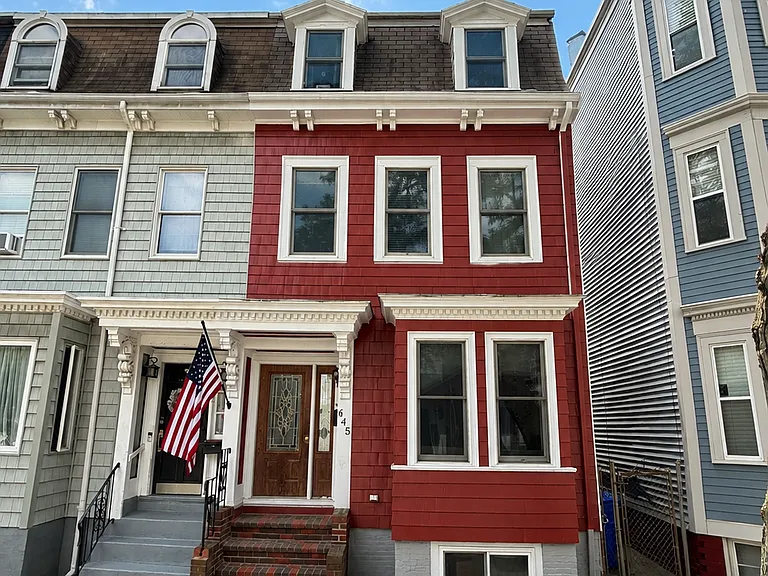 645 E 7th St #3 — Photo 11