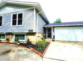 15207 Las Flores Ln, Oak Forest, IL