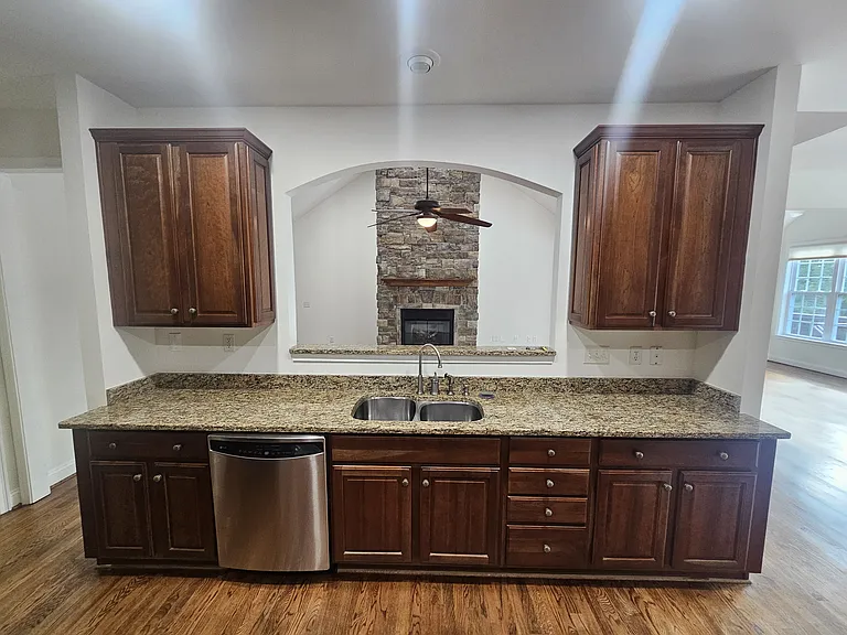 212 Medford Dr — Photo 14