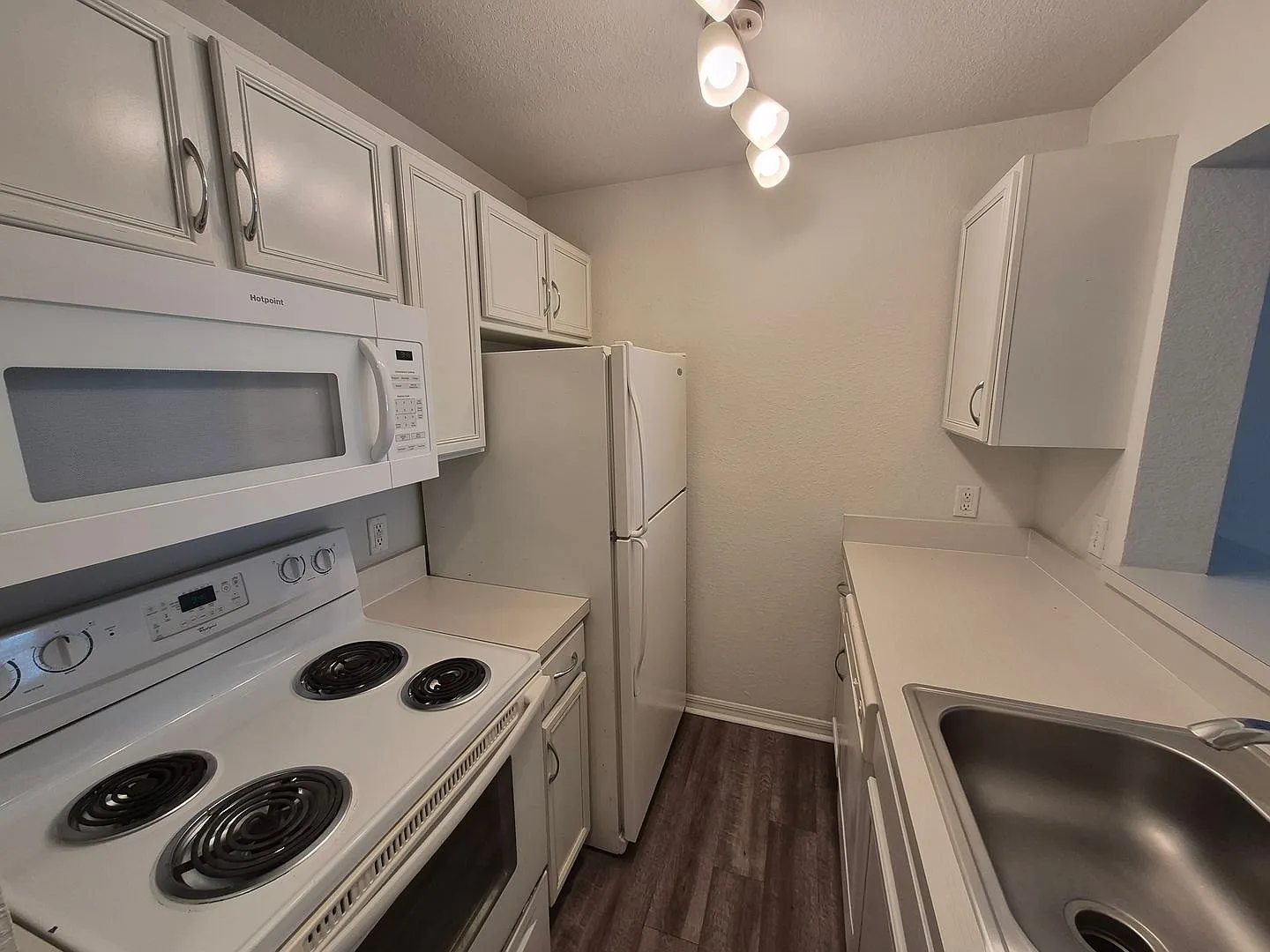Modern 2BR/2BA Apartments at Woodland Heights | Washer & Dryer Included! — Photo 4