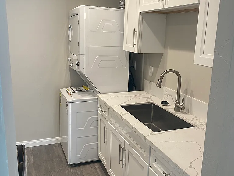 1327 Hornblend St — Photo 3