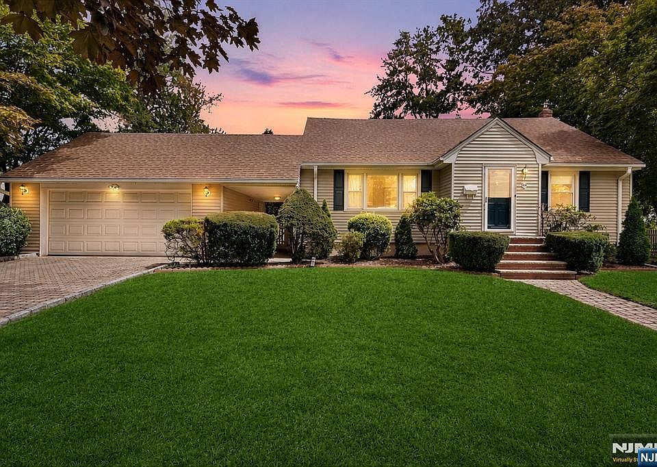 1st image of 349 N Ridgewood Boulevard