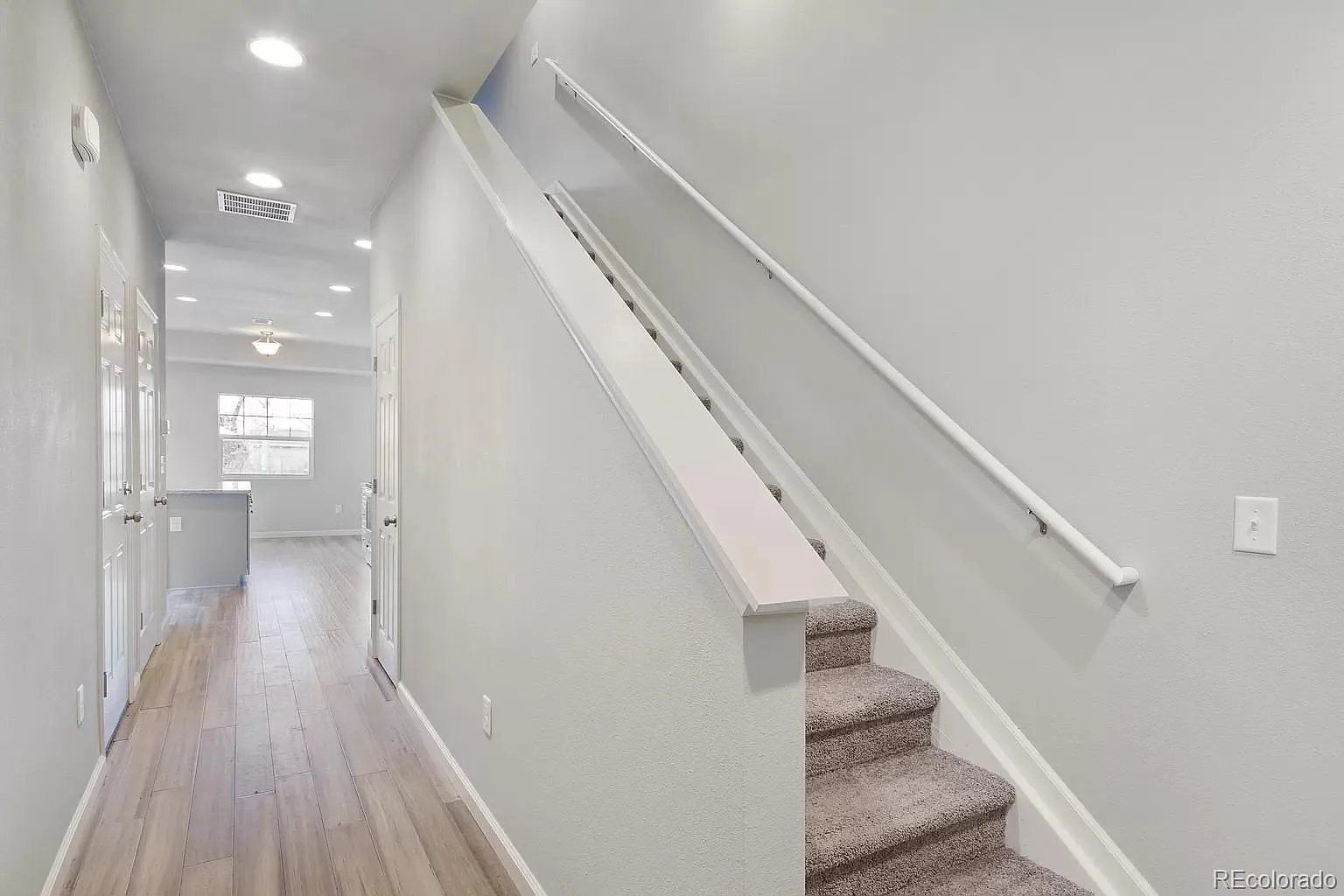 3 bed, 2.5 bath, 1369 sqft, $2,285 — Photo 3