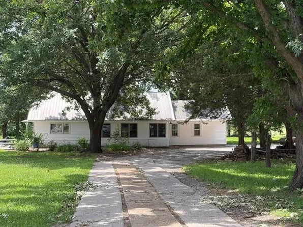 1211 13th Rd, Burlington, KS 66839
