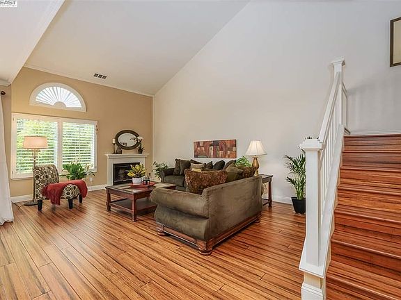 3rd image of 407 Camino Arroyo W