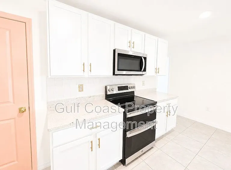 10219 Charlotte Dr — Photo 5