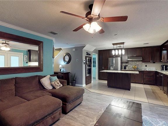 4th image of 239 Queen Annes Dr