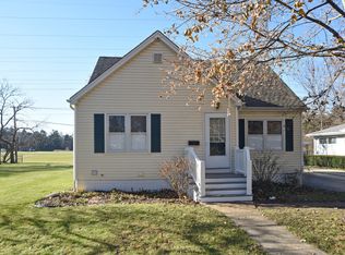 147 Woodland Rd, Libertyville, IL 60048