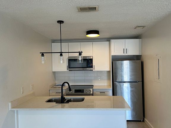 5th image of 2955 SE 53rd Ct Unit B