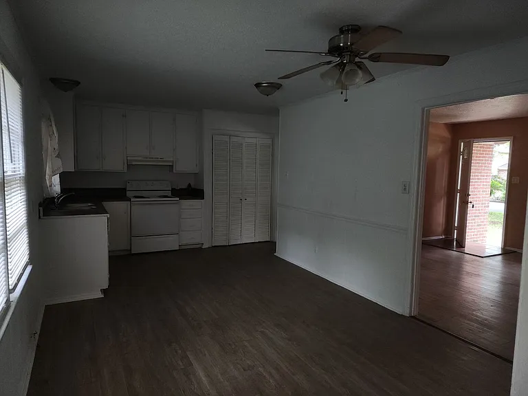 411 Vintage Rd — Photo 11