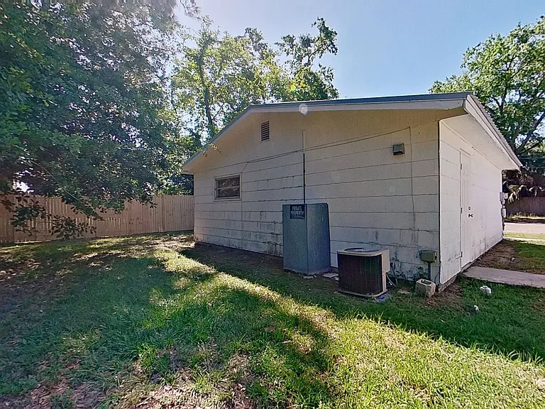 5709 Sue Ln — Photo 9