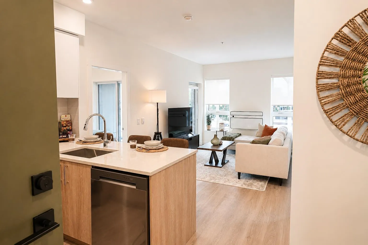 2 bed, 785 sqft, $2,795 — Photo 3