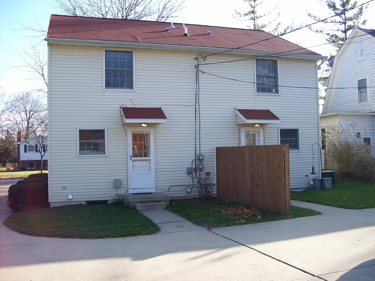 Building Photo - 203 E Henry St