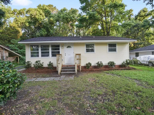 2330 Falcon Rd, North Charleston, SC 29406
