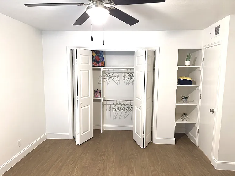 Prestonwood Hillcrest Apartments — Photo 9