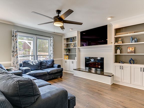 3rd image of 4415 Pierwood Way