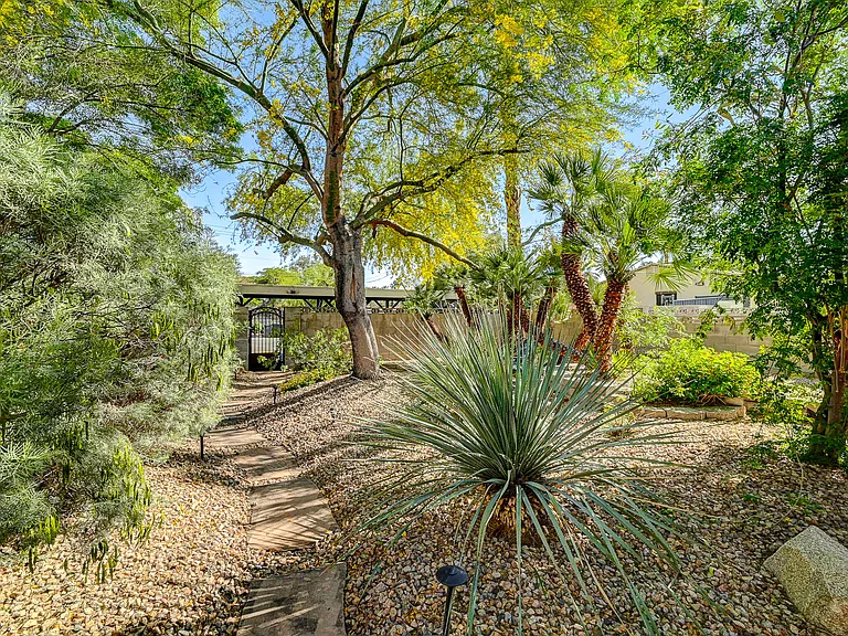 3916 Vegas Dr #3-A — Photo 32