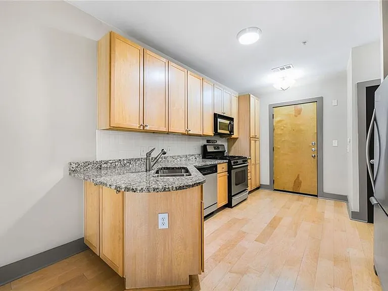 799 Hammond Dr #306 — Photo 5
