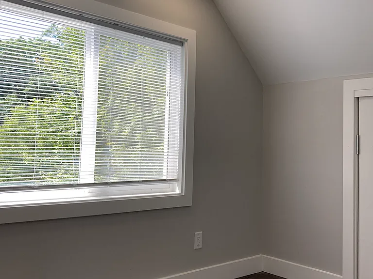 1229 E Sorin St — Photo 7