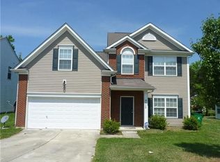 2729 Forest Grove Ct, Charlotte, NC 28269