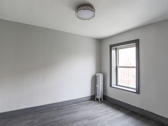 2nd image of 105 Vernon Ave APT 3