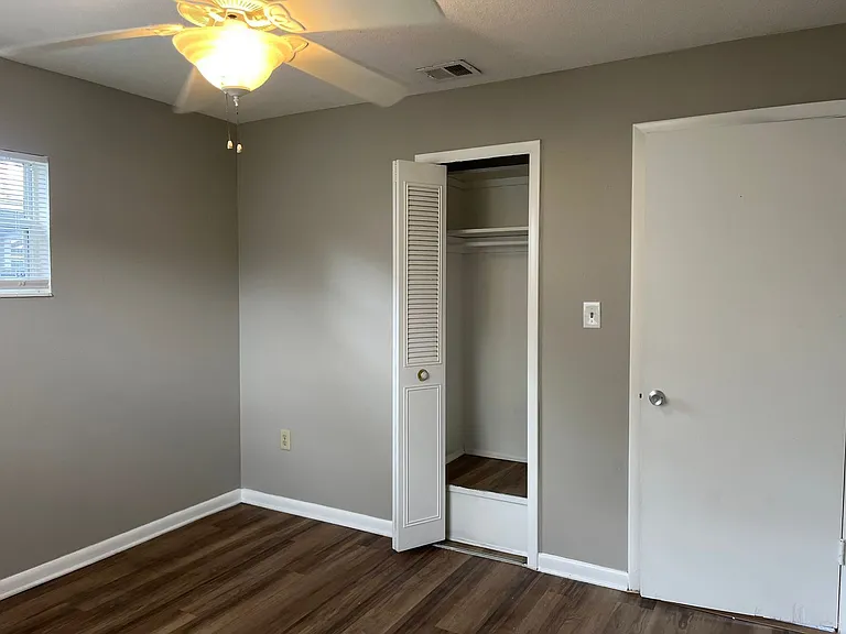 917 S Alder Ave — Photo 8