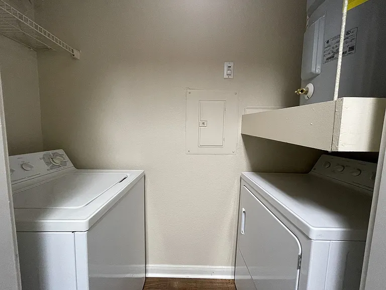 Bentley Place Apartments — Photo 10