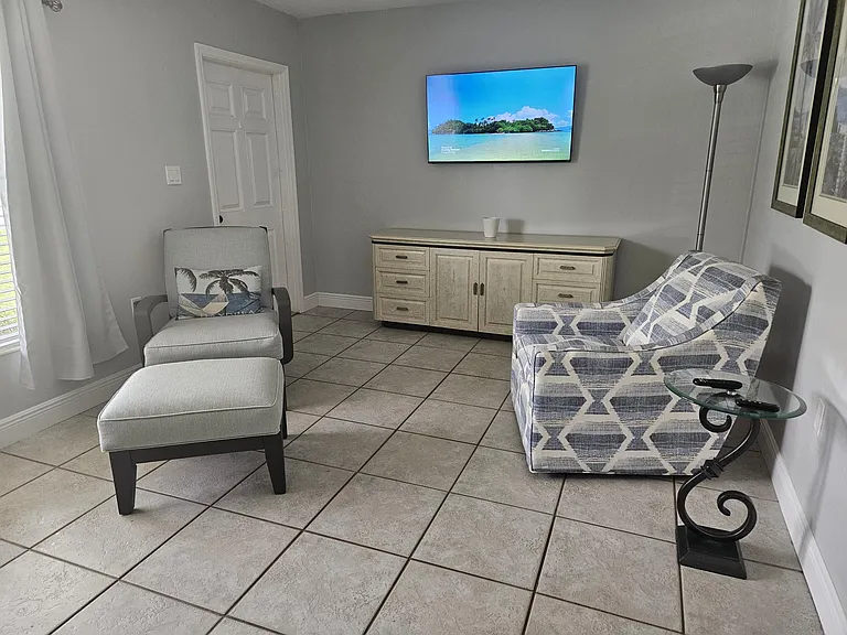 1621 Seaway Dr — Photo 4