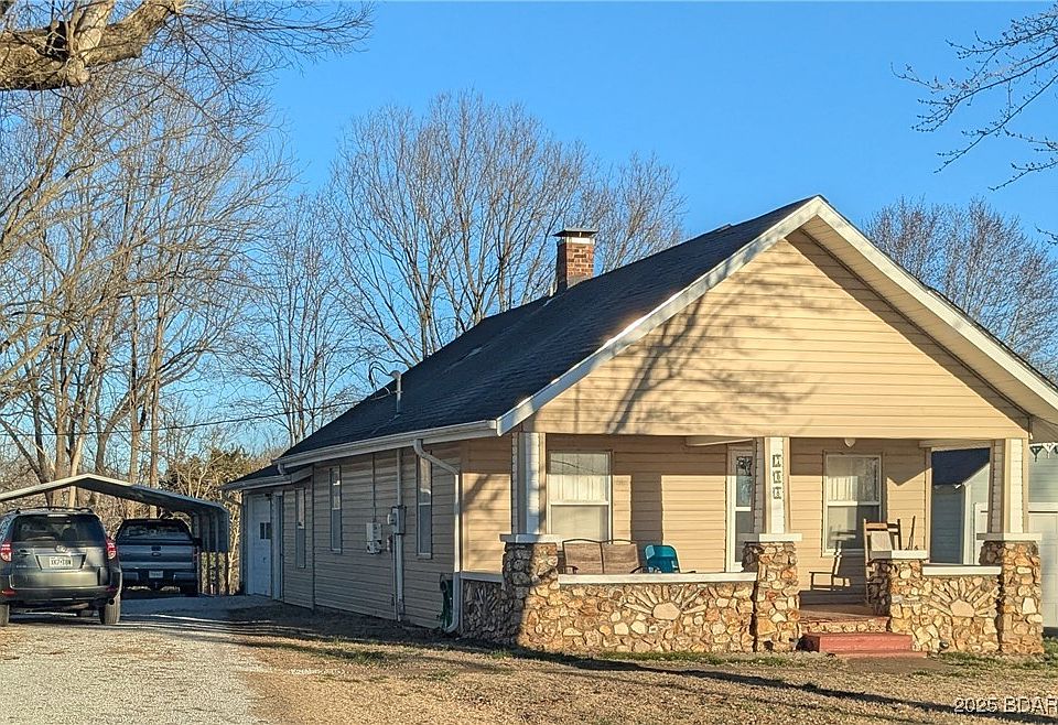 1st image of 708 Illinois St