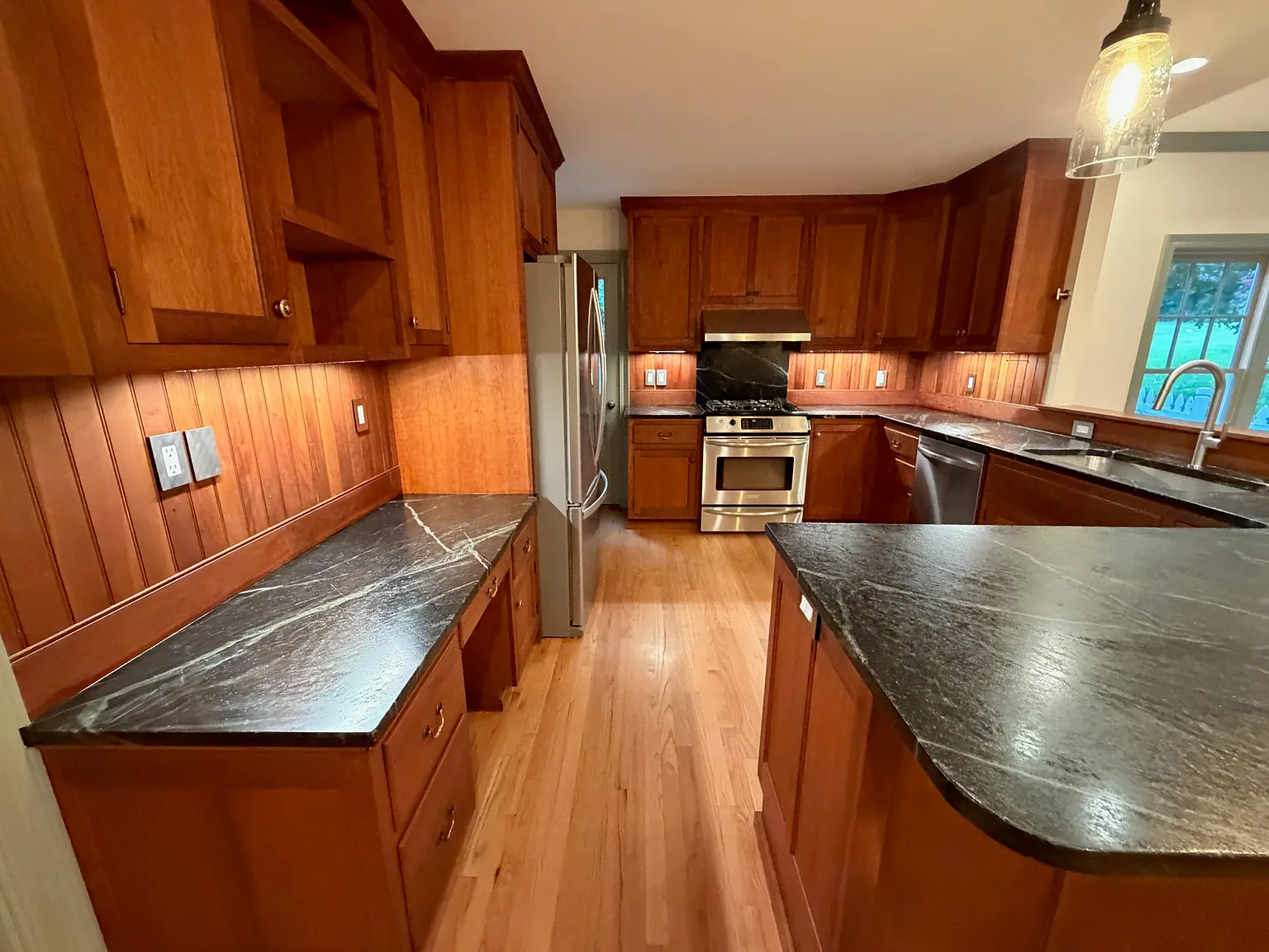4 bed, 3.5 bath, 4000 sqft, $6,700 — Photo 4