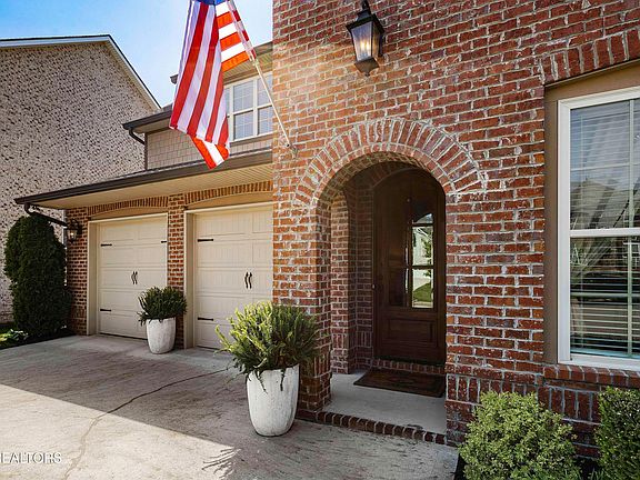 2nd image of 1309 Feather Rose Ln