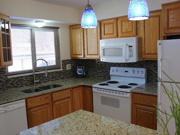 Kitchen built in microwave, new applicances