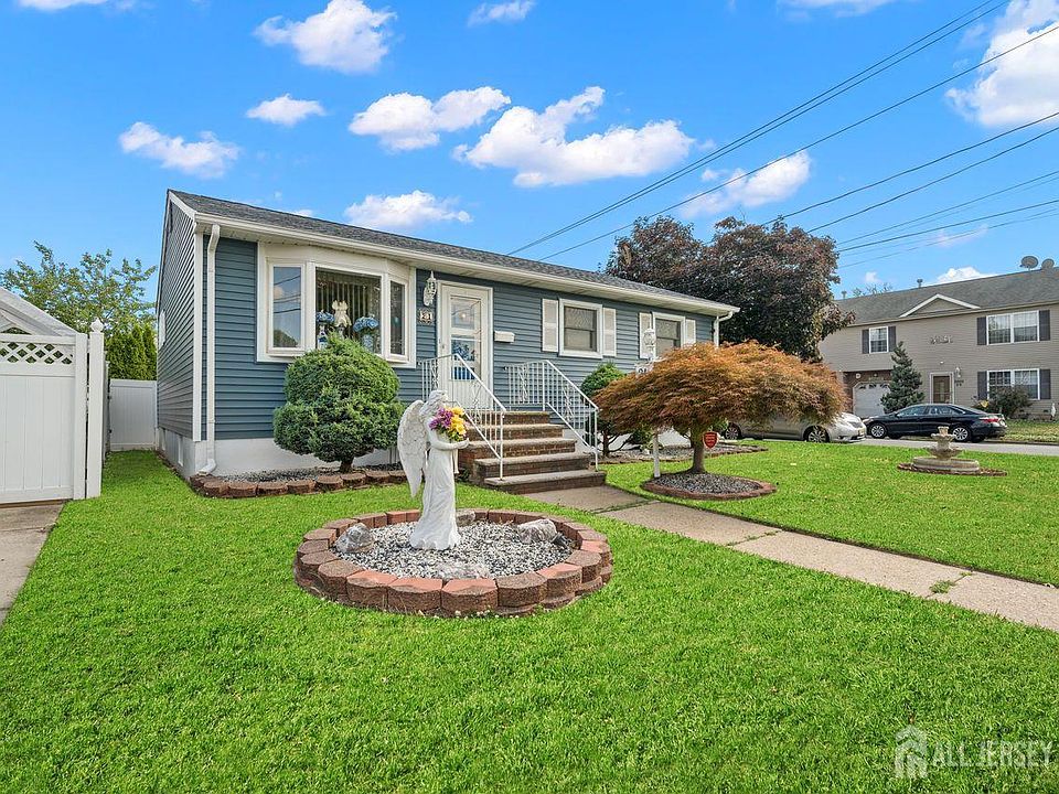 1st image of 21 Spruce St