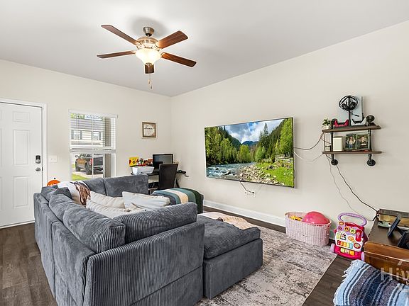 5th image of 725 Mill Creek Circle