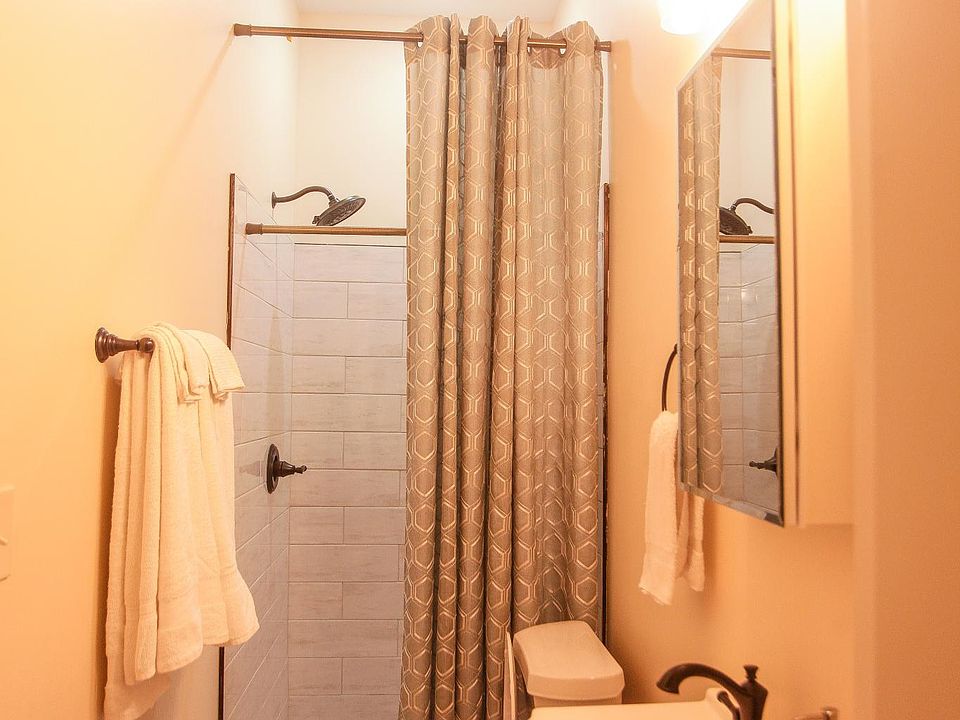 1st image of 1820 Laharpe St #1/2